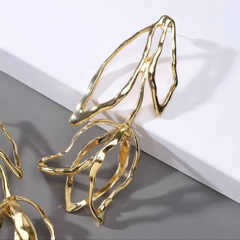 Elegant Gold Drop Earrings - Picture 3 of 7